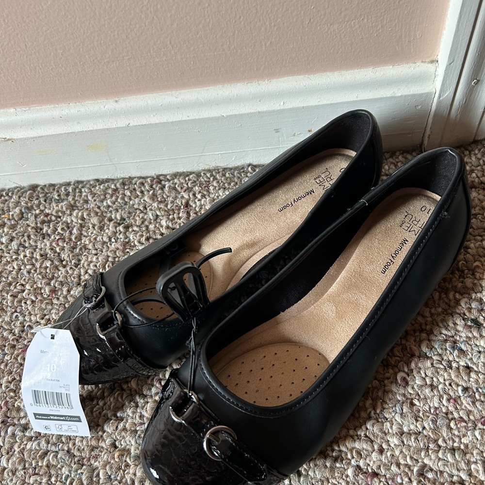 Black Women's Flats NWT